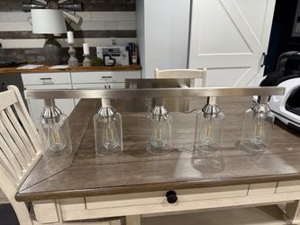 Bathroom light fixture