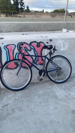 Specialized hard rock bike 26 in w/ 700 series tires