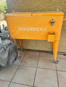 Woodbridge / Permasteel 80 Qt Rolling Patio Cooler – Great Condition