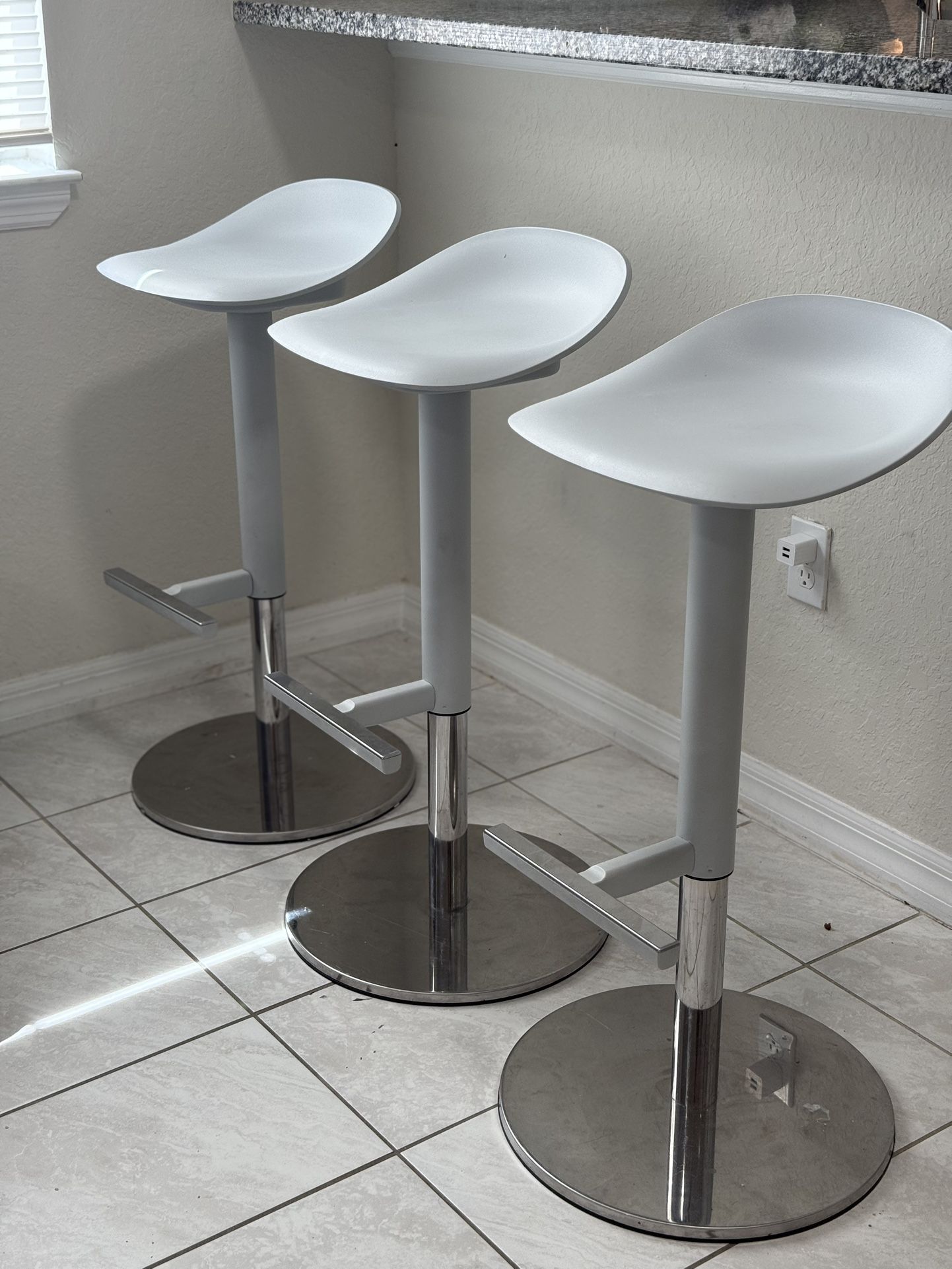 3 Counter Too Stools