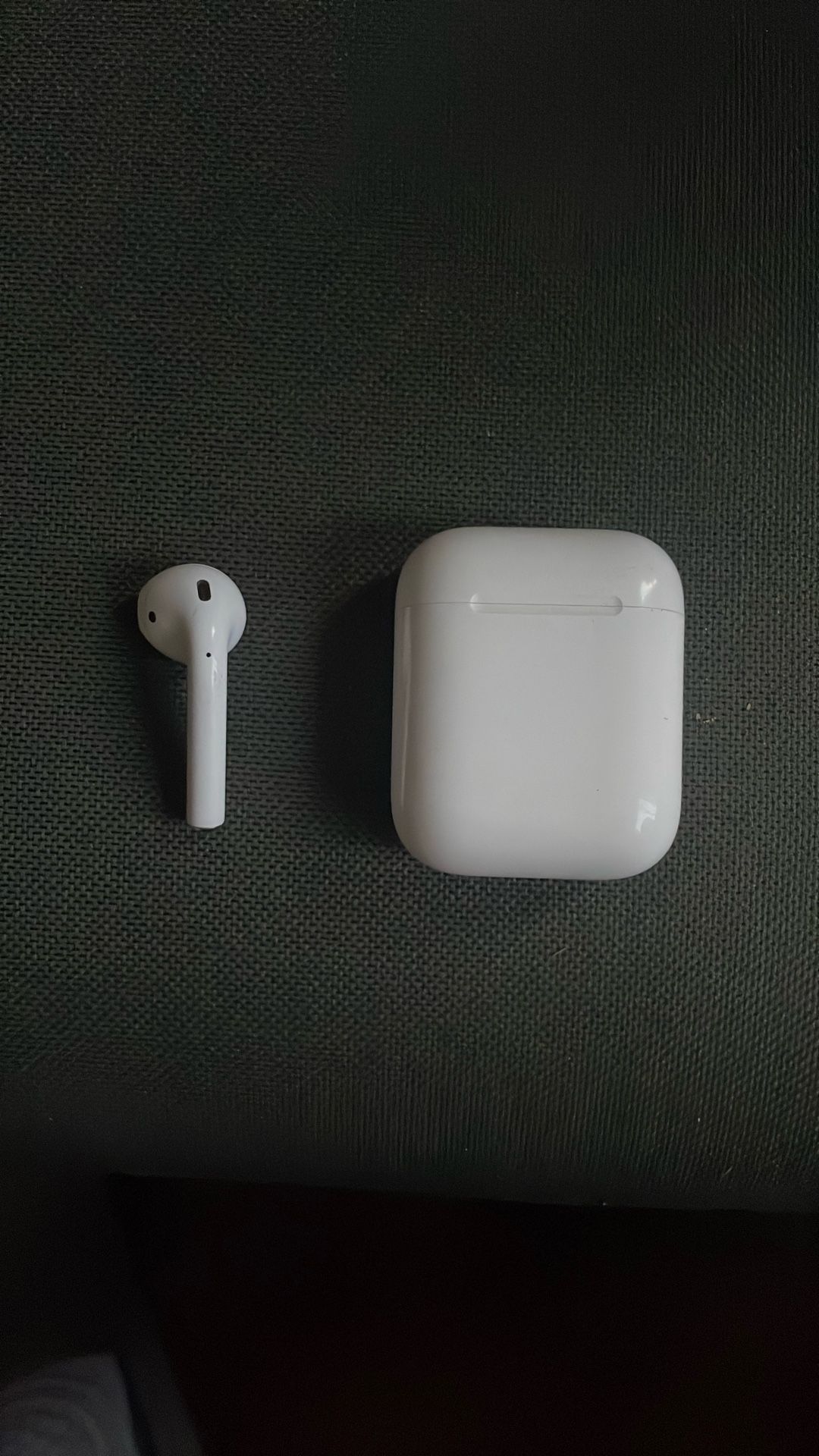 First Generation Apple AirPods (left Side Plus Case)