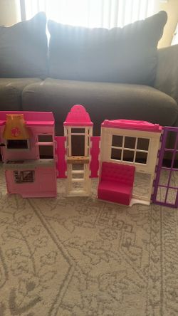 Barbie cafe player