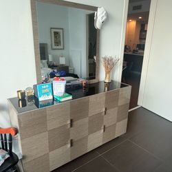 6 drawer Dresser with mirror