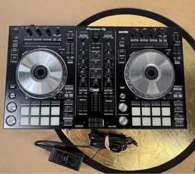 As is - for parts or repair Pioneer DJ Controller DDJ-SR2 (left side doesn’t work!) with power supply