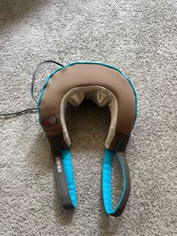 Neck massager with heat