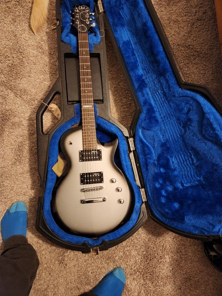Esp Ltd CE-50 Like New With A Guibson Plastic Gator Case.