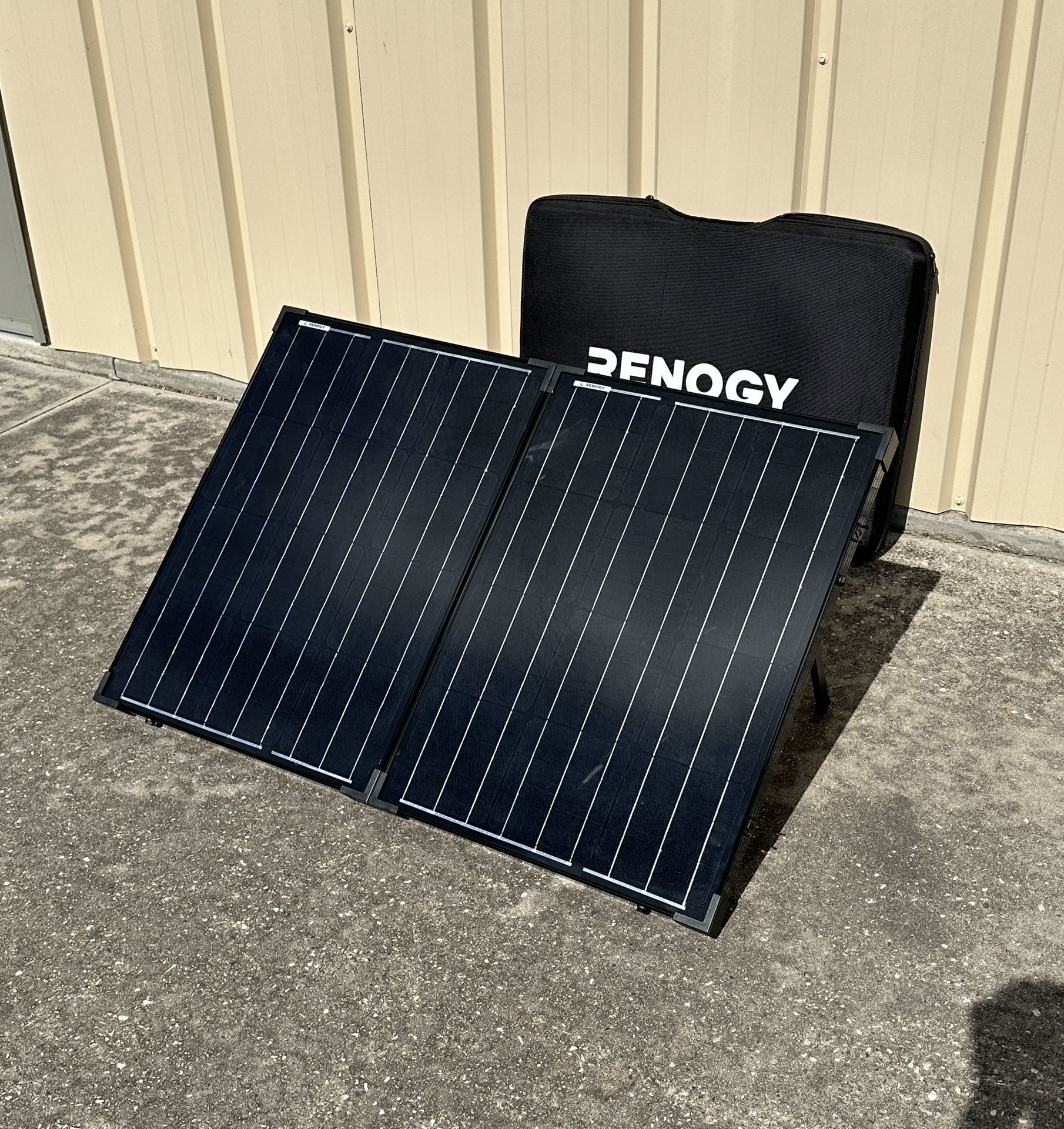 100 watt Folding Solar Panel with Travel Case - Renogy