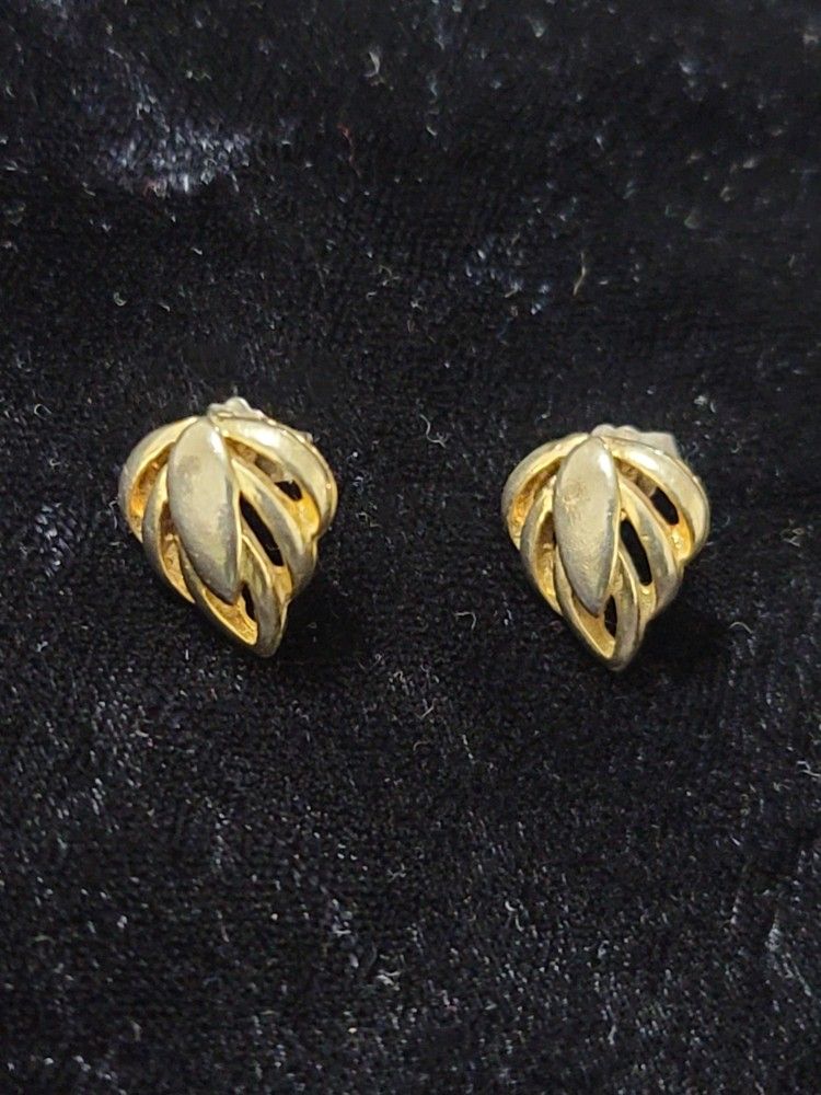 Vtg Gold Tone Earrings 