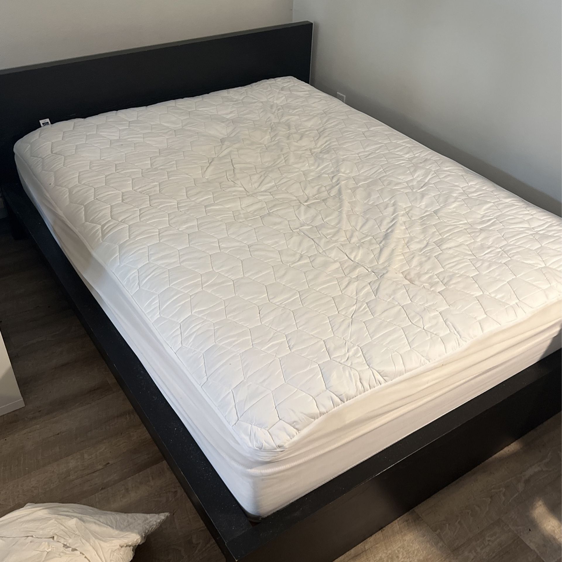 Vera Wang Queen Mattress Pillow Top