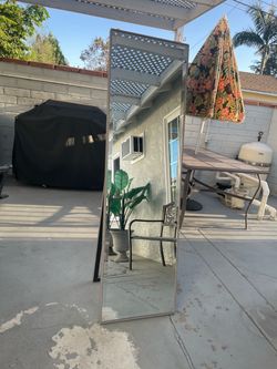 Standing mirror