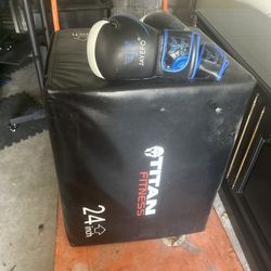 Titan Fitness 3-in-1 Soft Foam Plyo Box/JAYEFO Boxing Gloves