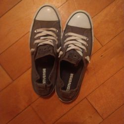 Converse Gray And White Low Top Brand New Size 8 Great Condition Like New