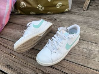 Nike Court Royale Sneakers size 6
