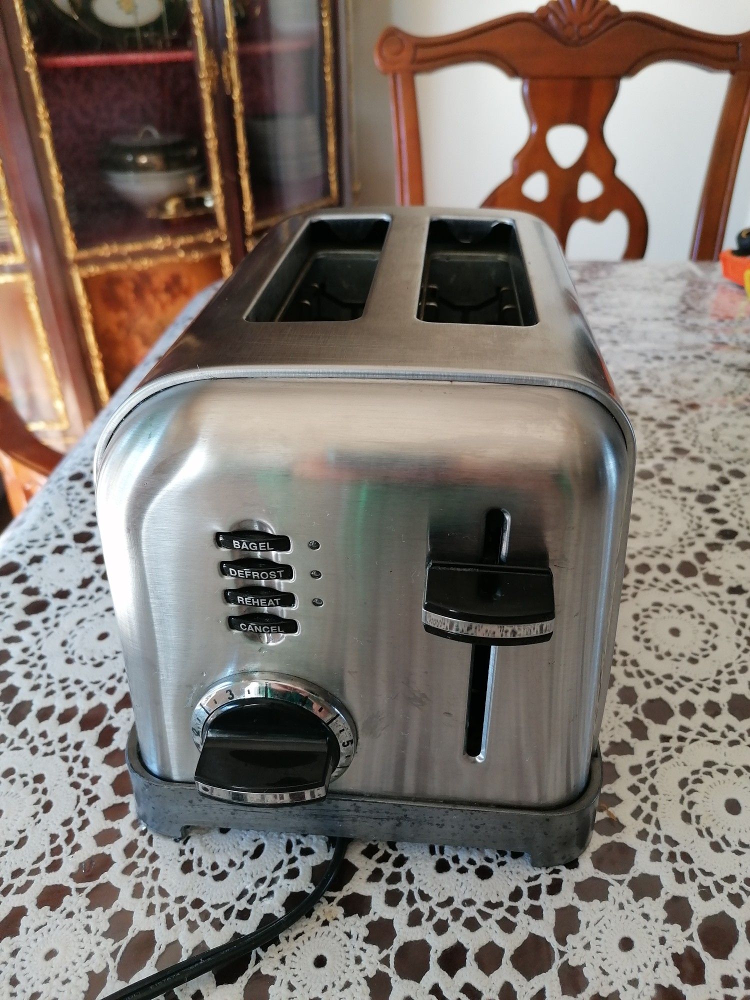 Cuisinart 2 slice metal classic bread toaster in great shape, with bagel option model cpt 160