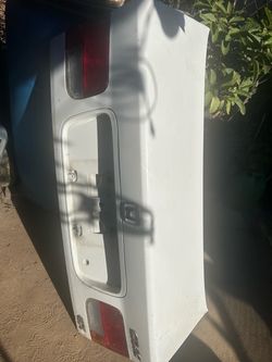 Cajuela para Civic cuope 2 puertas del 1996 al 2000 oem, es husado pero esta bueno el orijinal
