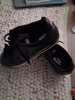 Nike Black Low-Top Sneakers