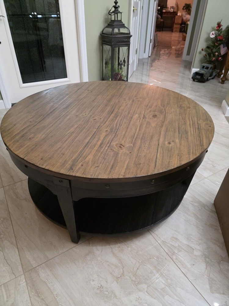 Beautiful round coffee table 