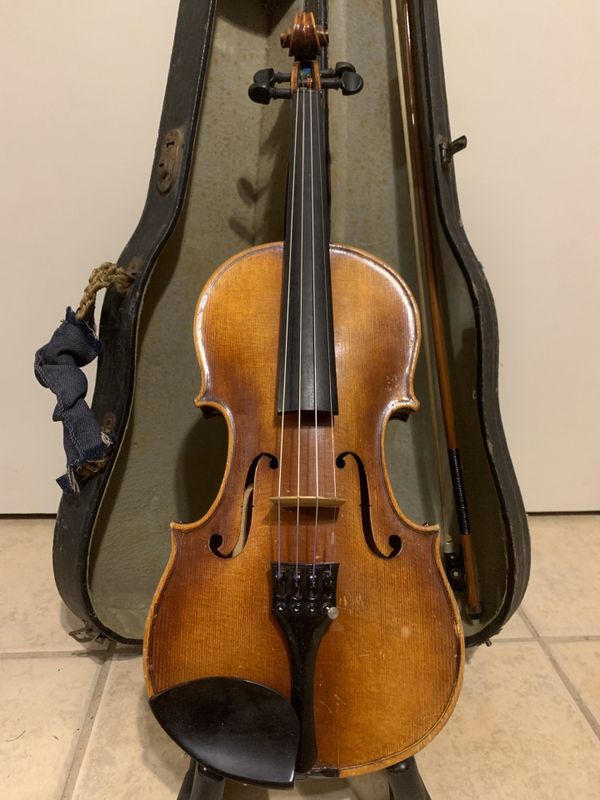 stradivarius cargos