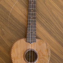 Old Baritone Ukelele