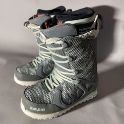 32 Women’s Snowboard Boots Sz 7