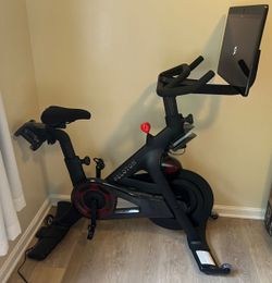 Like-New 2023 Peloton Bike Plus, ~61 Rides, Columbus