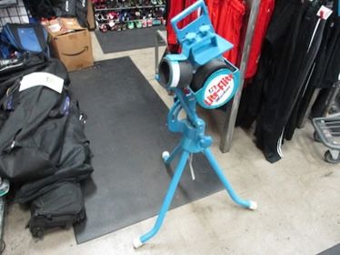 Jugs Lite-Flite Pitching Machine (Has A Attachments)