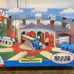 Thomas & Friends Deluxe Roundhouse