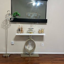 Console Table ( Good And White)