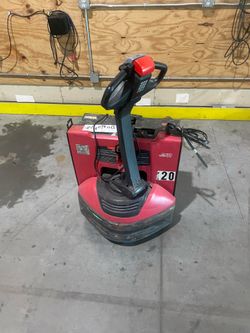 Walk behind power jacks