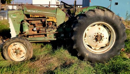 Oliver 550 Tractor, Loader