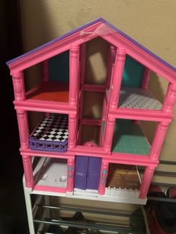 Kids Barbie/doll house