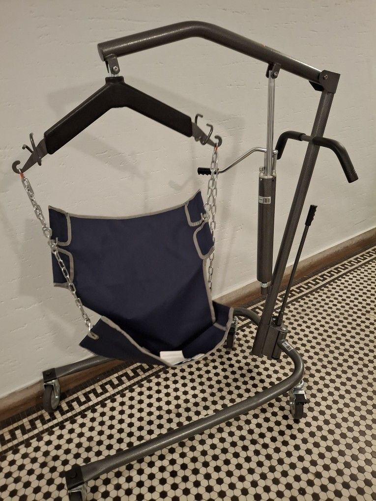 Hydraulic Patient/Hoyar Lift with Six Point Cradle +1 Large Sling/chains  -New!
