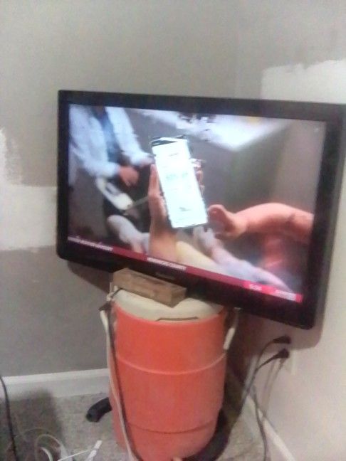 Flat Screen 42" Panasonic Tv