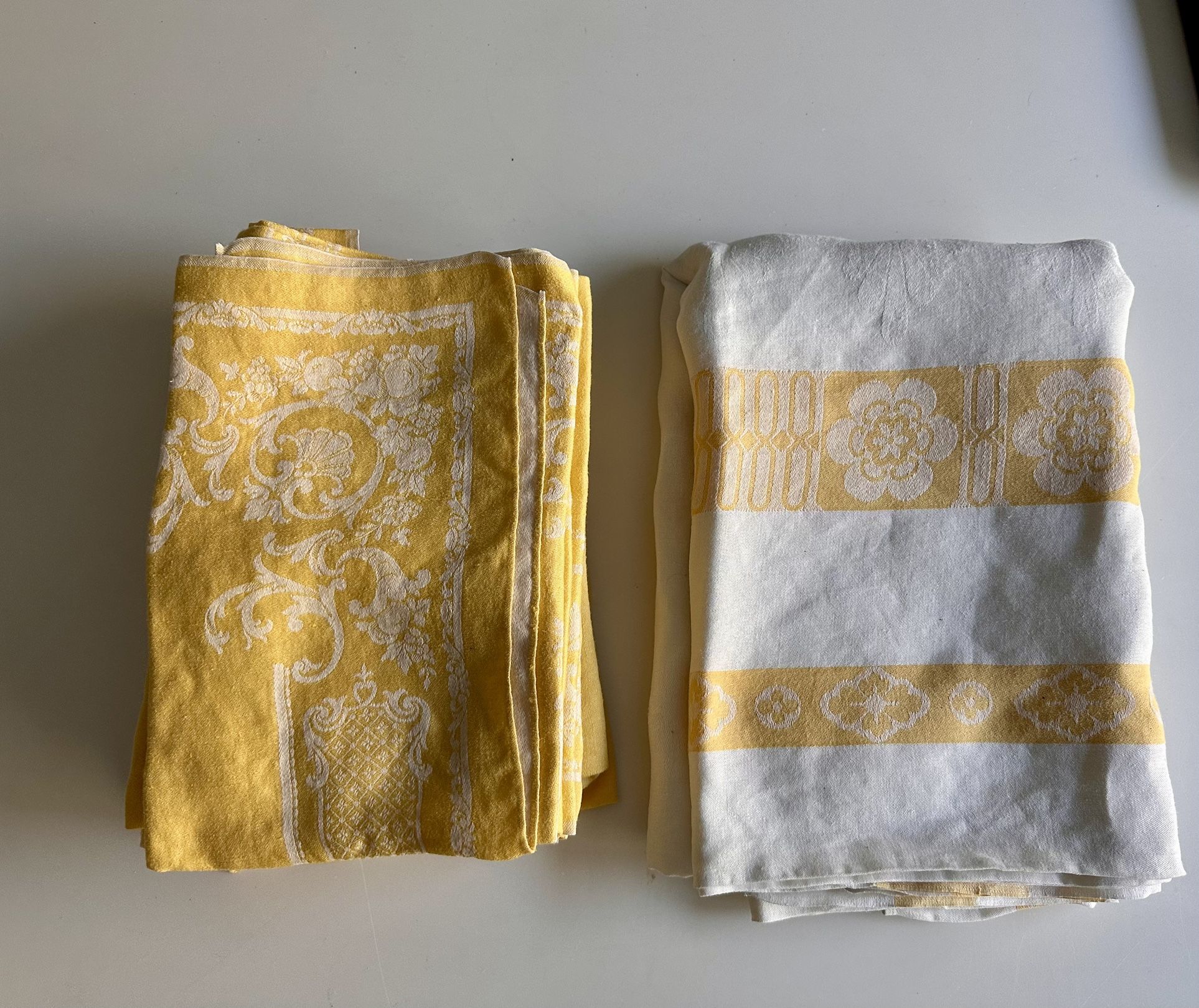 Yellow Cloth Napkins And Tablecloth