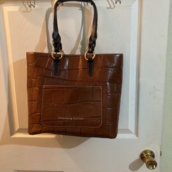 DOONEY & BOURKE LARGE HAND BAG LIKE NEW Italian Leather 