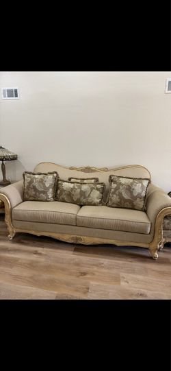 Living room  sofa set must pickup today like new