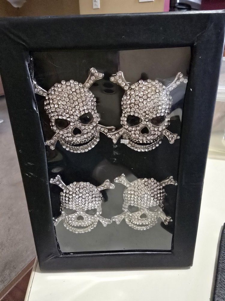 RHINESTONE SKULL NAPKIN RINGS NEW