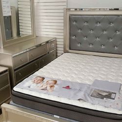 New King or Queen 4 piece Bedroom set