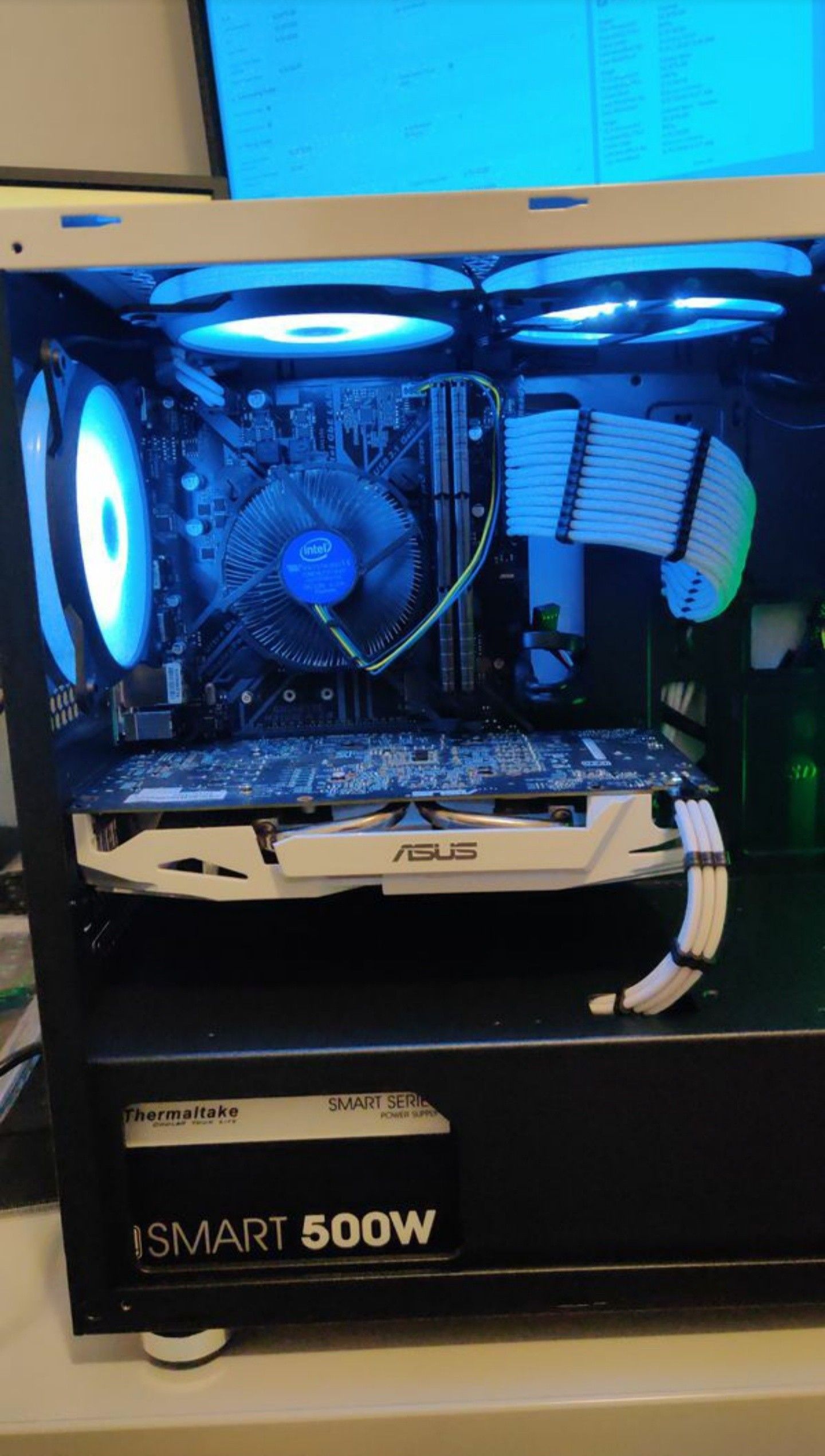 Sick gaming PC! Runs fortnite 144FPS