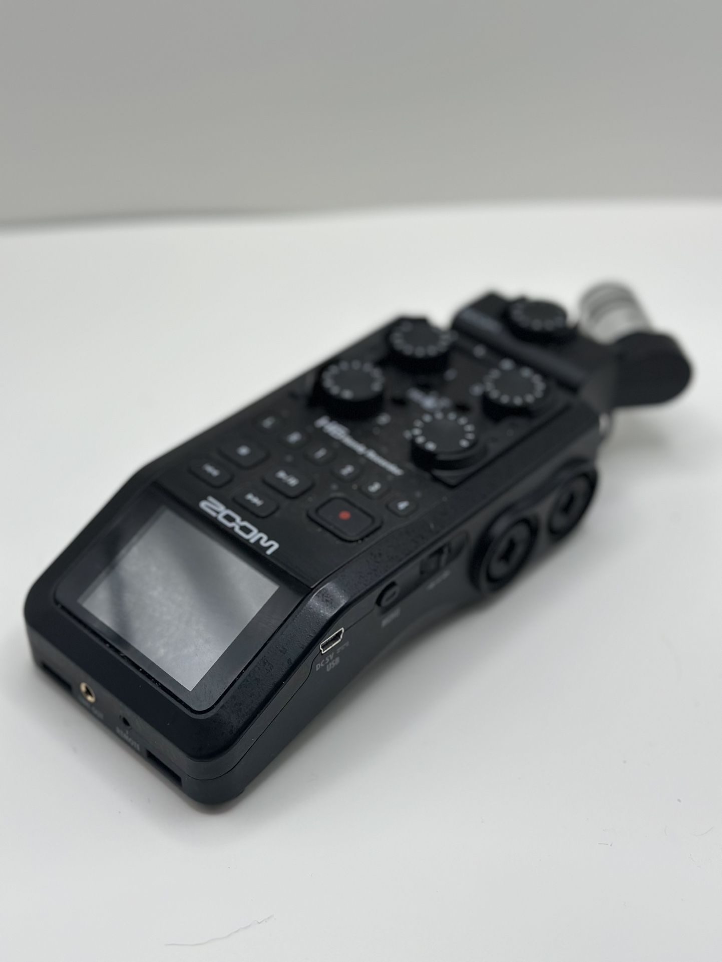 Zoom H6 All Black 6-Track Portable Recorder, Stereo Microphones, 4 XLR/TRS Inputs, Records to SD Card, USB Audio Interface, Battery Powered, Podcastin