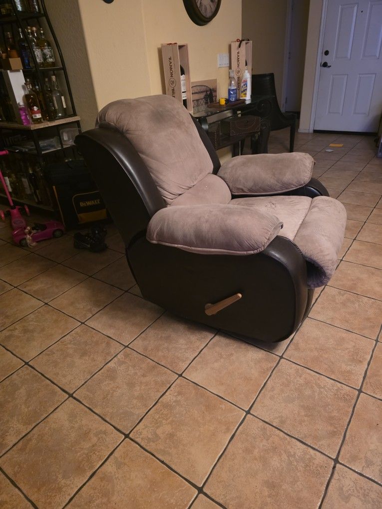 Recliner , Rocker