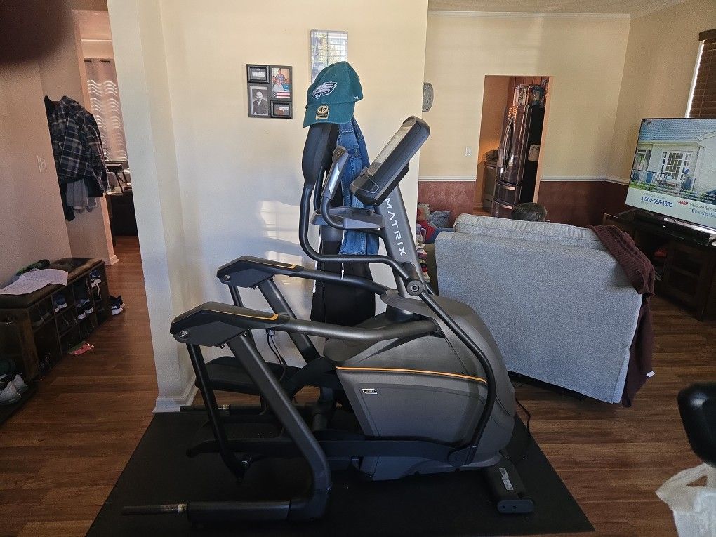 Matrix elliptical/ Treadmill