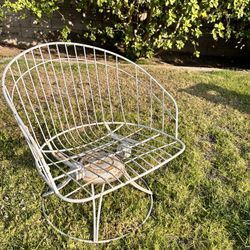 Mid - Century Modern White Metal Wire Swivel Rocker Barrel Chair by Homecrest Bottemiller c1968