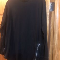 Black Long Sleeve Shirt with Zipper Detail – M/L Fit  