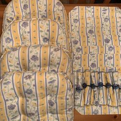 -4 (Reversible) Chair Cushions, 6 Table Mats, 6 Napkins & 6 Napkin Holder Rings -Never used- $40 For All 