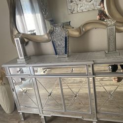 vendo mueble con comedor  4 sillas $650