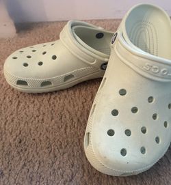  Crocs