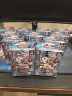 11 x 2025 Topps Chrome NFL Trading Cards Blaster Box