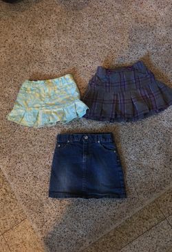 Girls skirts/skirts size 4