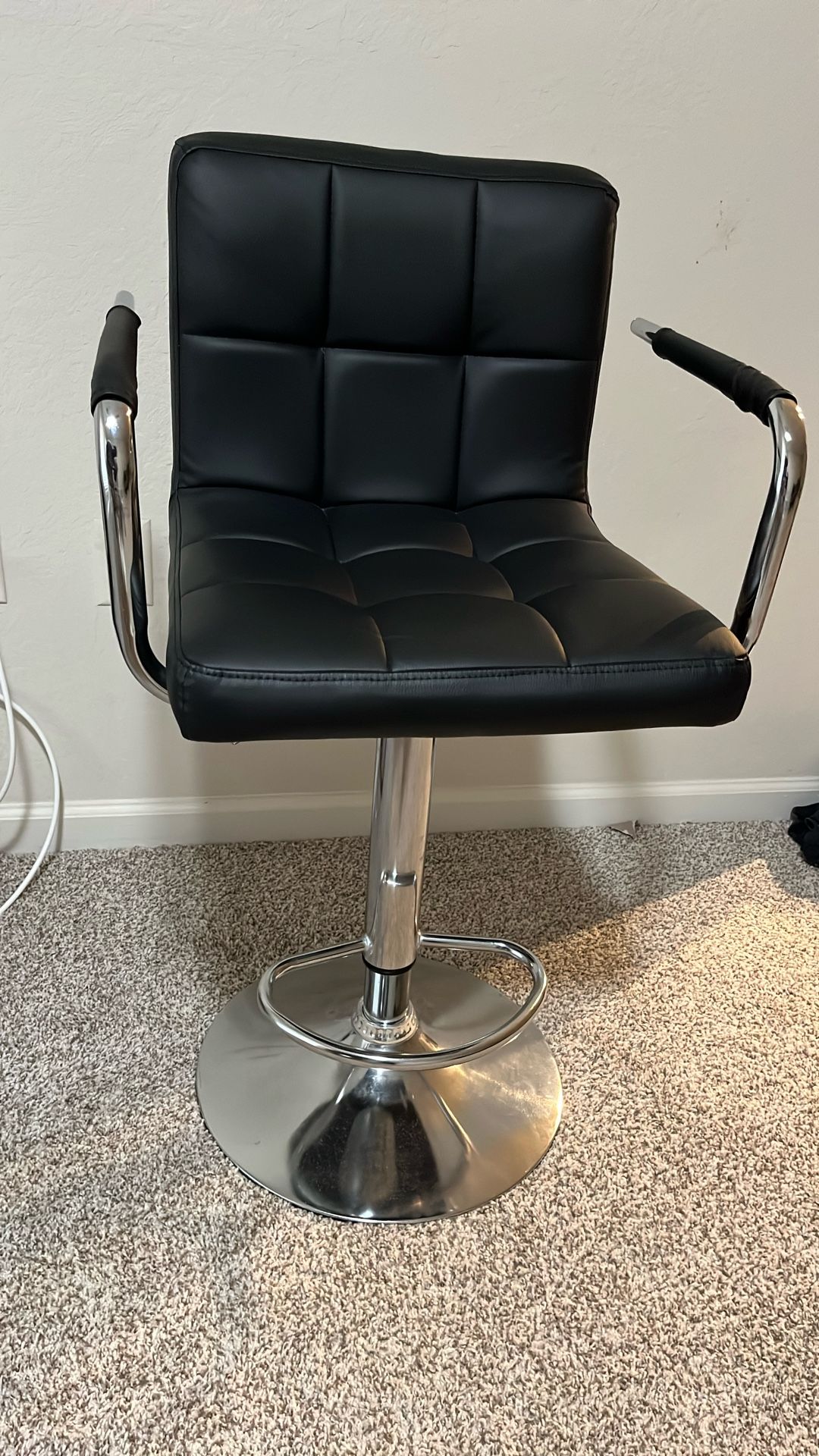 Bar stools (4)